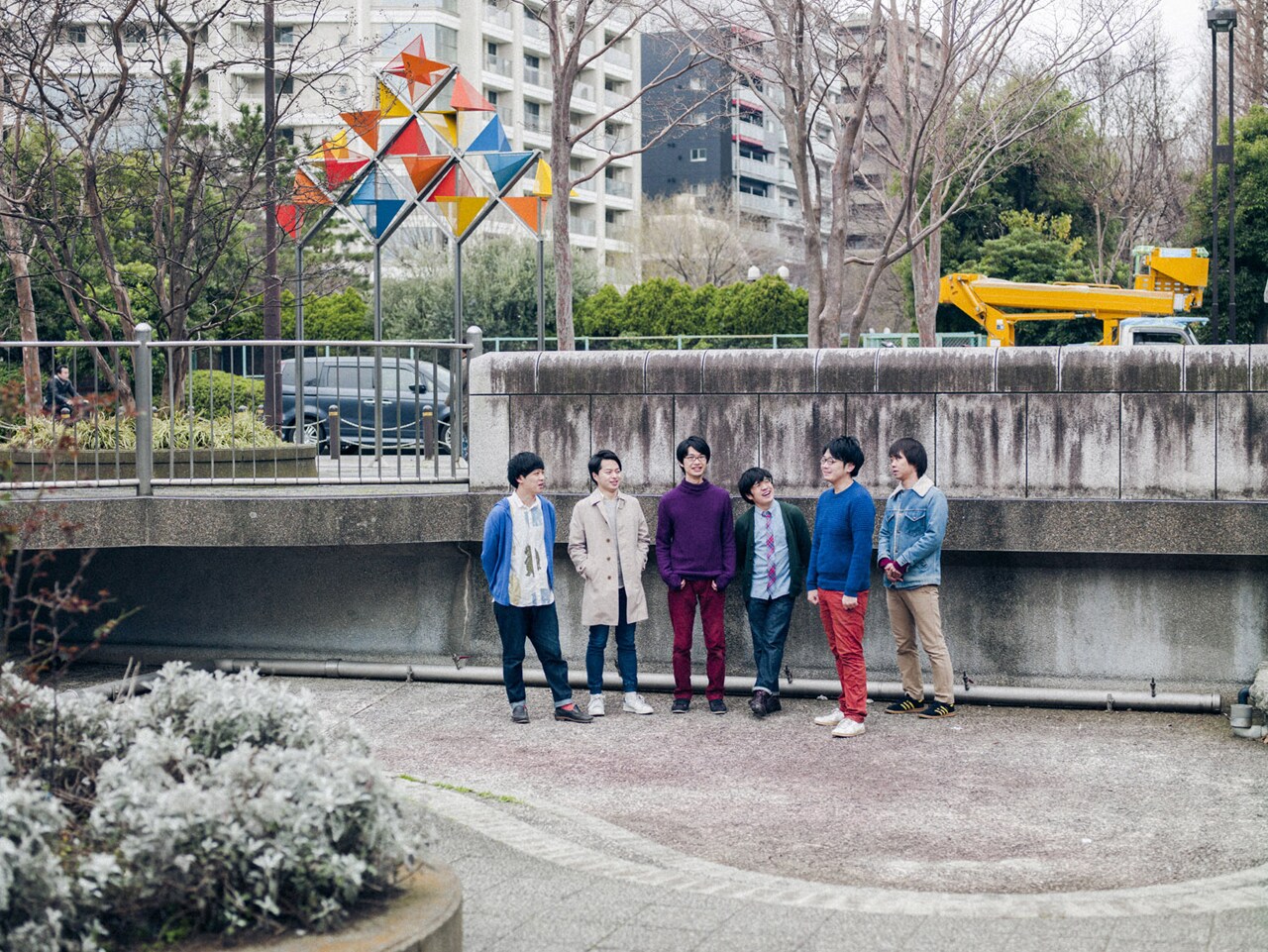 80年代生まれの6人組バンド“1983”、異国情緒漂うデビューアルバム