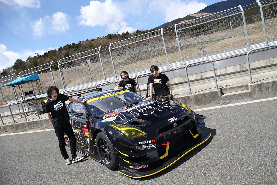 「NISSAN GT-R NISMO GT3」とDOES。