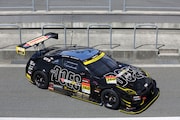 DOESのロゴ入り「NISSAN GT-R NISMO GT3」。