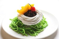 “空耳歌詞”をもとに再現された「あんこ入りパスタライス」は「超フードコート」で販売。。