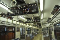 「EXILE×大阪環状線改造プロジェクト」ラッピング列車の社内の様子。