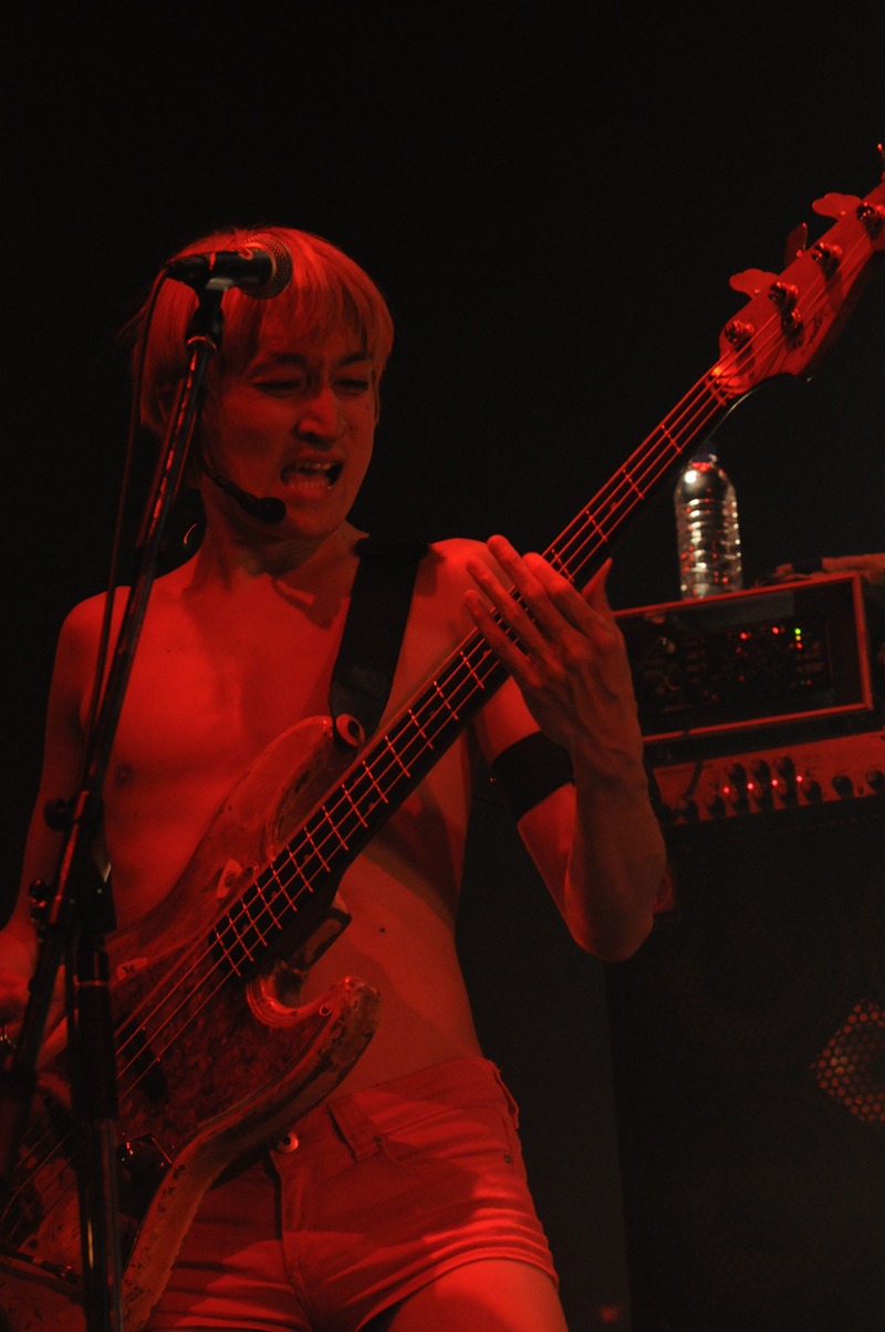 たなしん（B, Cho）（Photo by Sachie hamaya）