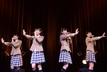 左から田口華、菊地最愛、水野由結、野津友那乃。