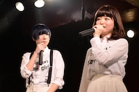 左からコショージメグミ、宗本花音里。