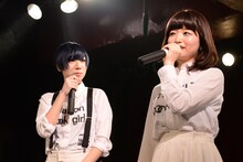 左からコショージメグミ、宗本花音里。