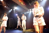 「last scene」の終わりに1人退場する宗本花音里と、それを背中で見送る3人。