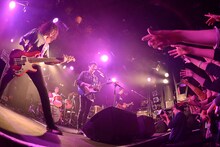 The SALOVERS 活動休止ラストライブ「青春の象徴 恋のすべて」東京・渋谷CLUB QUATTRO公演の様子。（撮影：古溪一道）