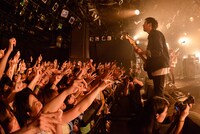 The SALOVERS 活動休止ラストライブ「青春の象徴 恋のすべて」東京・渋谷CLUB QUATTRO公演の様子。（撮影：古溪一道）