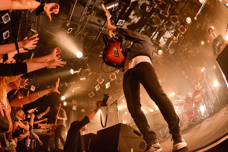 The SALOVERS 活動休止ラストライブ「青春の象徴 恋のすべて」東京・渋谷CLUB QUATTRO公演の様子。（撮影：古溪一道）