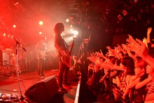 The SALOVERS 活動休止ラストライブ「青春の象徴 恋のすべて」東京・渋谷CLUB QUATTRO公演の様子。（撮影：古溪一道）