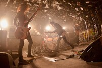 The SALOVERS 活動休止ラストライブ「青春の象徴 恋のすべて」東京・渋谷CLUB QUATTRO公演の様子。（撮影：古溪一道）