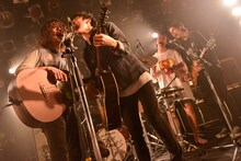 The SALOVERS 活動休止ラストライブ「青春の象徴 恋のすべて」東京・渋谷CLUB QUATTRO公演の様子。（撮影：古溪一道）
