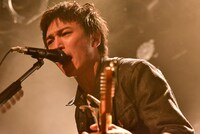 古舘佑太郎（Vo, G）（撮影：古溪一道）