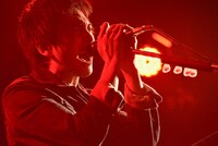 古舘佑太郎（Vo, G）（撮影：古溪一道）