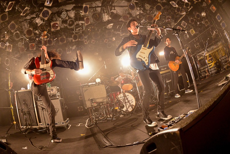 The SALOVERS 活動休止ラストライブ「青春の象徴 恋のすべて」東京・渋谷CLUB QUATTRO公演の様子。（撮影：古溪一道）