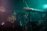 ヤノ（Dr, Vo）（Photo by Yukitaka Amemiya）