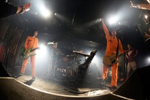 POLYSICS「Zher the ZOO YOYOGI 10th Anniversary～Live Goes On ! ～フラゲなぼくら 代々木で、胸キュン。」の様子。（Photo by Yukitaka Amemiya）