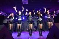 アイドリング!!!によるライブの様子。