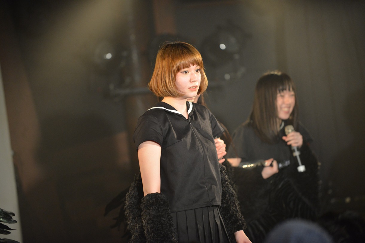 初ライブに挑んだアンナ。