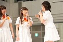 島村嬉唄と嗣永桃子の会話の様子。