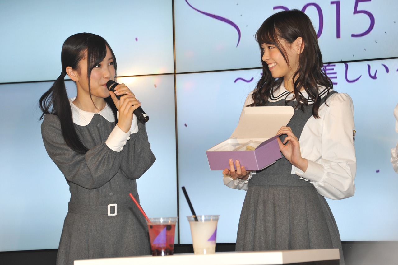 左から星野みなみ、西野七瀬。