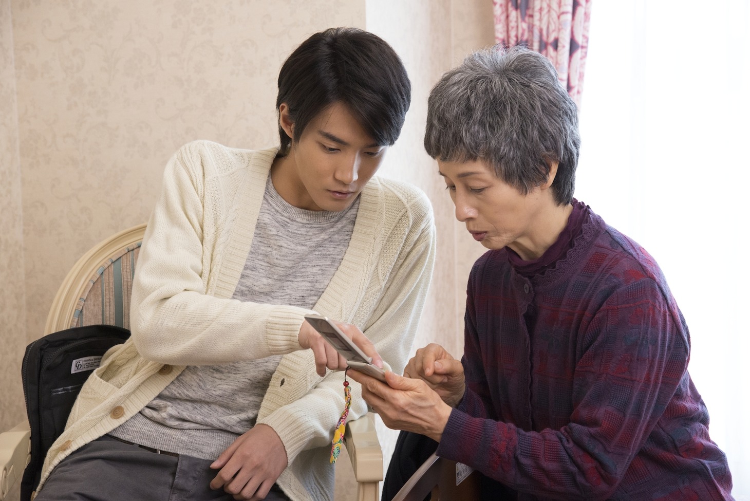 「鏡の中の笑顔たち」のワンシーン。(c)2015「鏡の中の笑顔たち」製作委員会