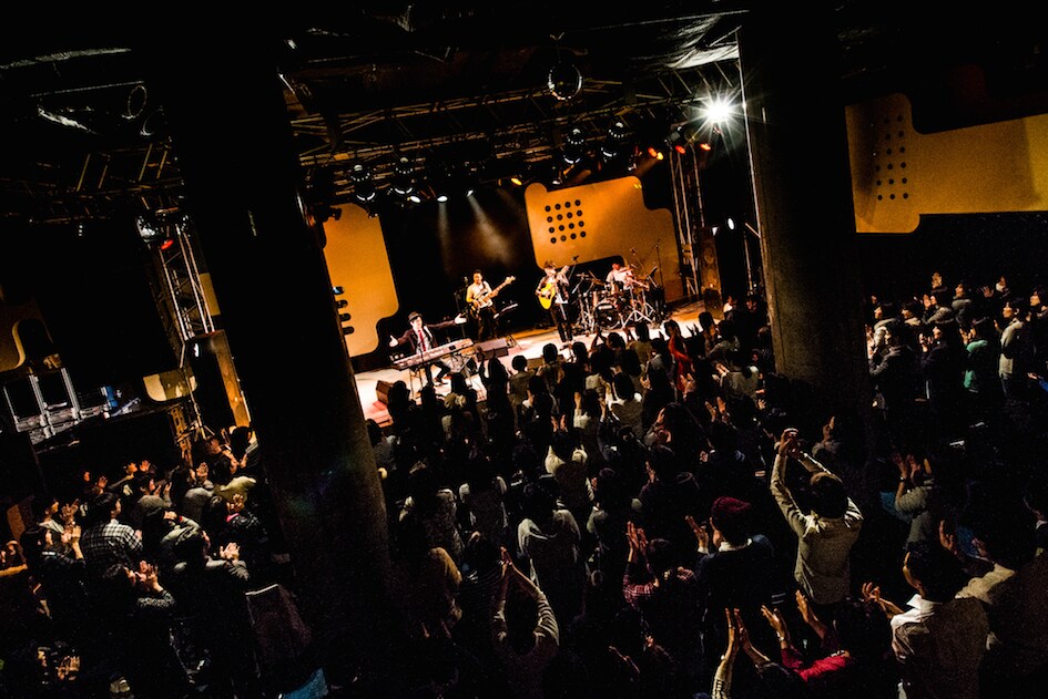 サンドクロックのワンマンライブの様子。（撮影：浜野カズシ）