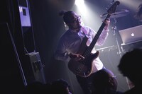 uchuu,のライブの様子。（撮影：ハヤシサトル）