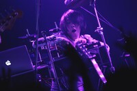 uchuu,のライブの様子。（撮影：ハヤシサトル）