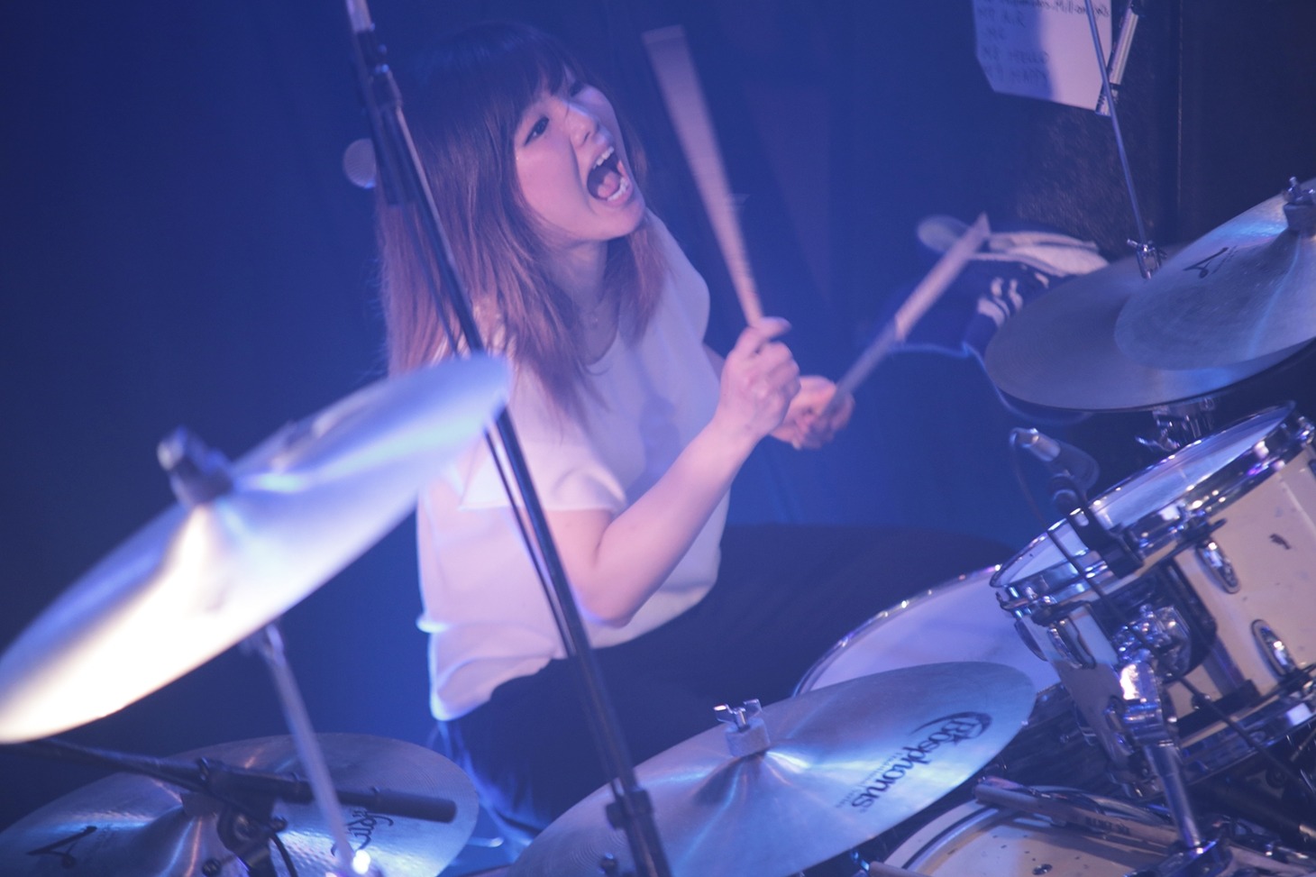 uchuu,のライブの様子。（撮影：ハヤシサトル）