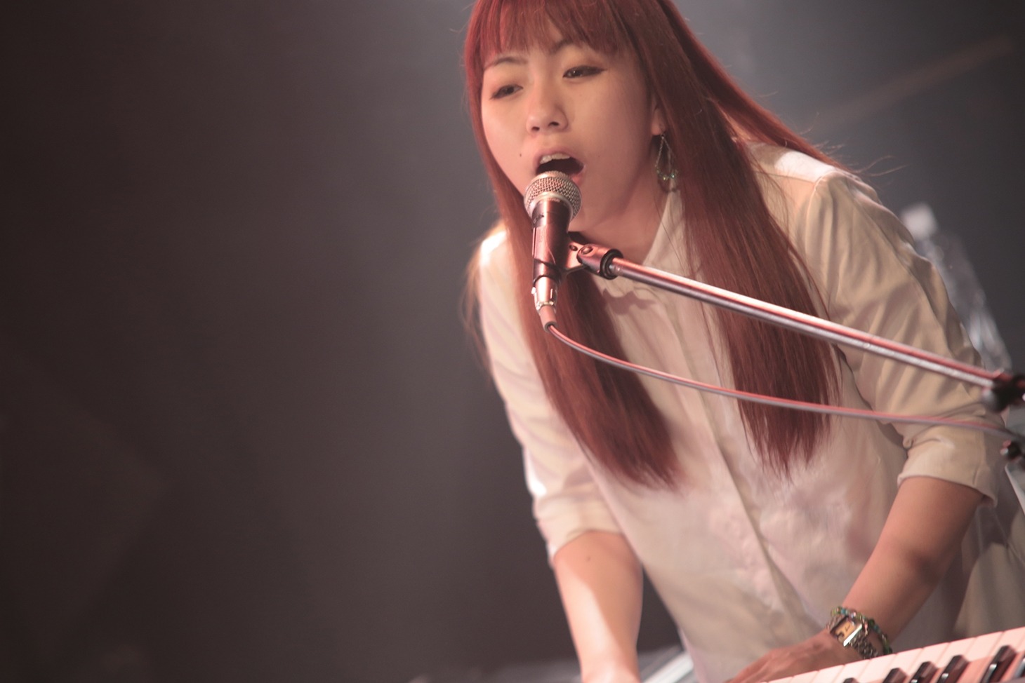 uchuu,のライブの様子。（撮影：ハヤシサトル）