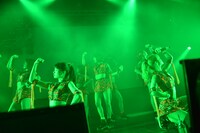 アップアップガールズ（仮）によるライブの様子。