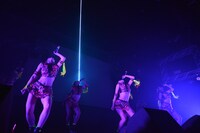 アップアップガールズ（仮）によるライブの様子。