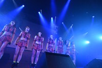 アップアップガールズ（仮）によるライブの様子。