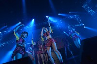 アップアップガールズ（仮）によるライブの様子。