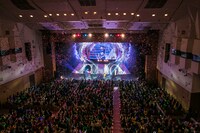 超特急「BULLET TRAIN ONEMAN SHOW SPRING HALL TOUR2015 “20億分のLINK 僕らのRING”」大阪公演の様子。（撮影：米山三郎[SignaL]）