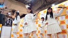アイドルネッサンス「インストアイドルネッサンス～新宿で大SAWAぎするネッサンス!!～」の様子。