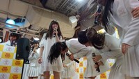 アイドルネッサンス「インストアイドルネッサンス～新宿で大SAWAぎするネッサンス!!～」の様子。