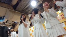 アイドルネッサンス「インストアイドルネッサンス～新宿で大SAWAぎするネッサンス!!～」の様子。
