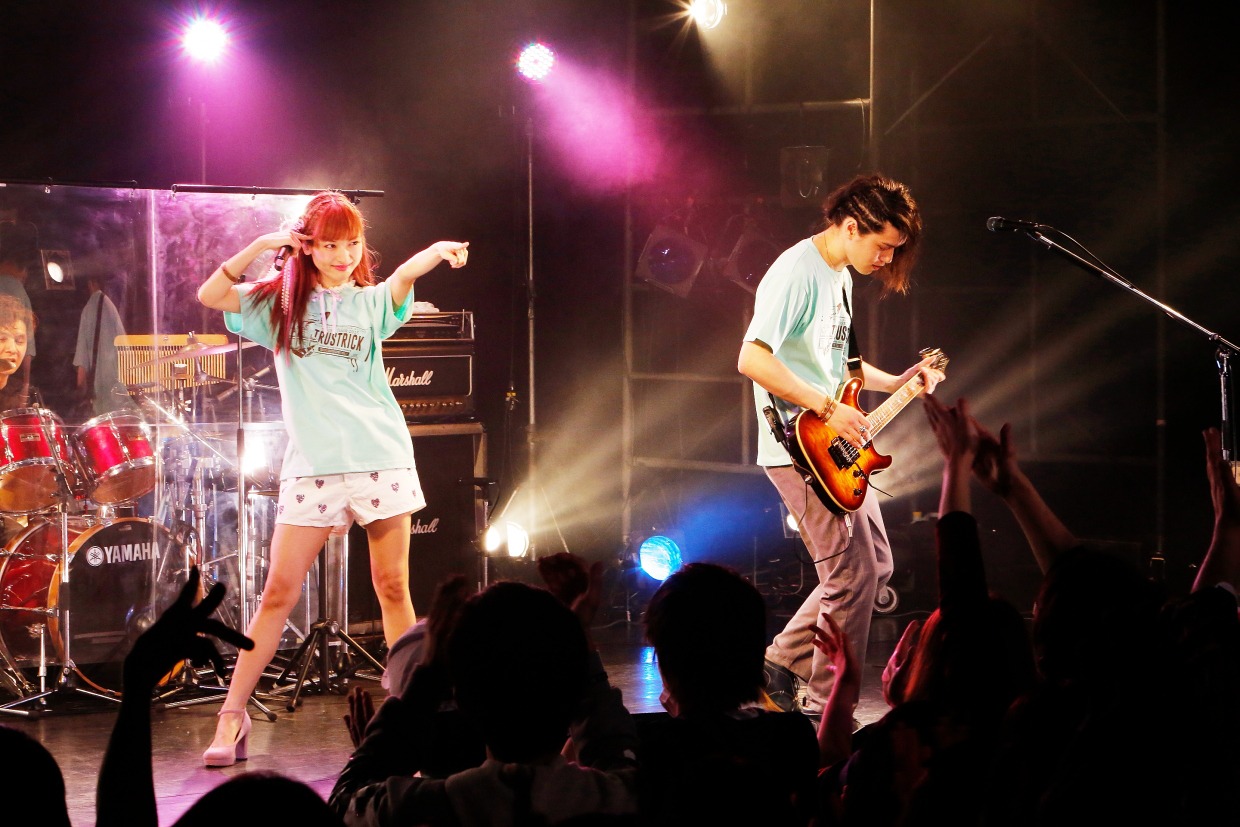 「TRUSTRICK TRUST TOUR 2015」最終公演の様子。