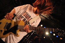 高橋智恵（Vo, G）（Photo by SARU[SARUYA AYUMI]）