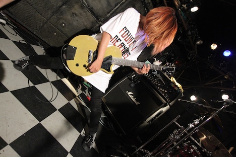 高橋智恵（Vo, G）（Photo by SARU[SARUYA AYUMI]）