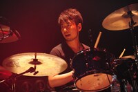 伊地知潔（Dr）（Photo by TEPPEI）