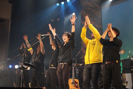 高橋優LIVE TOUR 2014-2015「今、そこにある明滅と群生」秋田・秋田県民会館公演の様子。