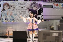 「-LEGNE- 仇なす剣 光の旋律」を歌う内田真礼。