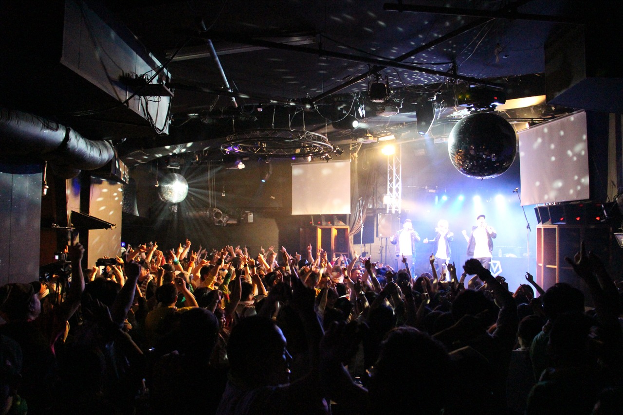 シクラメン「Geisha Dragon Tour～序～」SOUND MUSEUM VISION公演の様子。