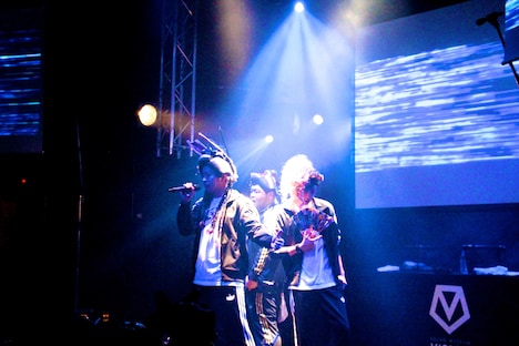 シクラメン「Geisha Dragon Tour～序～」SOUND MUSEUM VISION公演の様子。