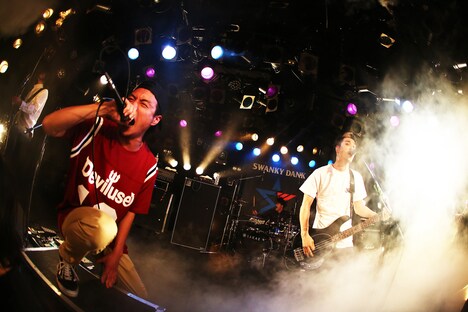 Crystal LakeのRyo（Vo）とコラボレーションした「Monster」パフォーマンス時の様子。（Photo by kohei suzuki）