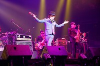 ゲストとして登場したTAKUMA（10-FEET）。