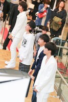 「雨上がりの向こうへ」のメインボーカルを務める4人。